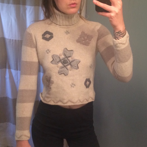 Snowflake Sweater - Picture 3 of 4